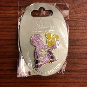 Hong Kong Disneyland NEW pin